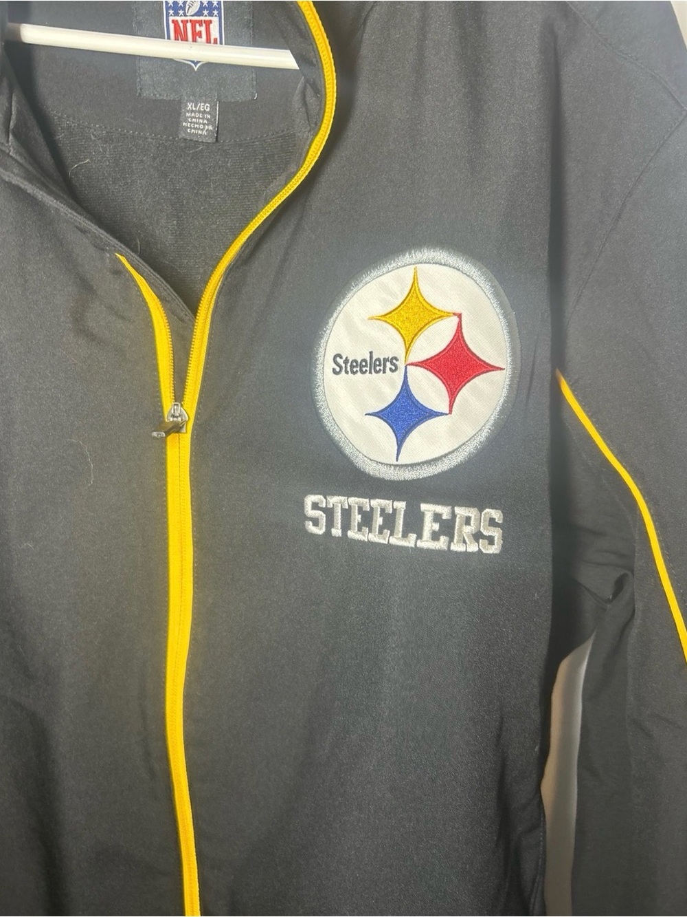 Black Steelers Full-Zip Men's Jacket with Yellow Trim - Picture 2 of 3